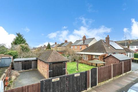 3 bedroom detached house for sale, Luton Road, Dunstable