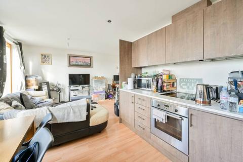 3 bedroom flat for sale, Crampton Street, Elephant and Castle, London, SE17