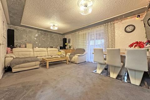 3 bedroom semi-detached house for sale, Henn Drive, TIPTON, DY4 9NN