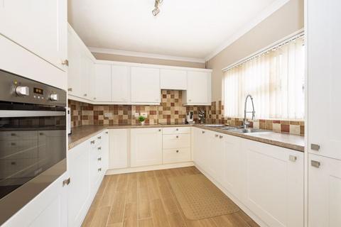 2 bedroom detached bungalow for sale, Farriers Way, Uckfield