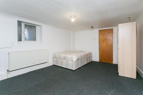 2 bedroom flat to rent, Dames Road