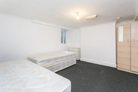 2 bedroom flat to rent, Dames Road