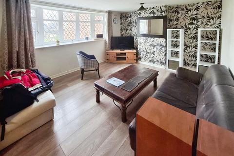 4 bedroom end of terrace house to rent, Barnhurst Lane, WV8