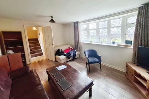 4 bedroom end of terrace house to rent, Barnhurst Lane, WV8