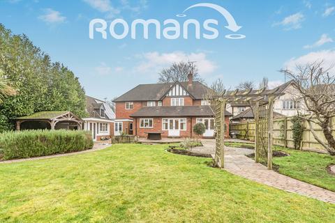 5 bedroom detached house to rent, Oak Tree Road, Tilehurst, Reading, RG31