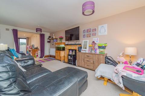 3 bedroom terraced house for sale, Oak Drive, St Martins