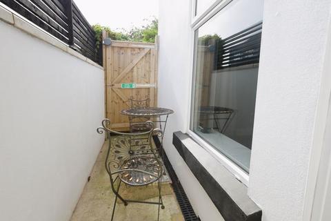 2 bedroom house to rent, Ashley Road, Bournemouth BH1