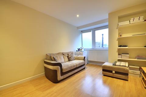 1 bedroom flat to rent, Pembroke Road, Ruislip HA4 8NQ