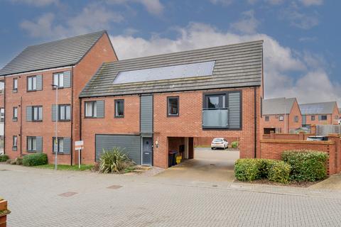 2 bedroom maisonette for sale, Flavius Gardens, Fairfields, Milton Keynes, Buckinghamshire