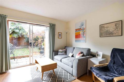27 Speldhurst Road, London, E9 7EH