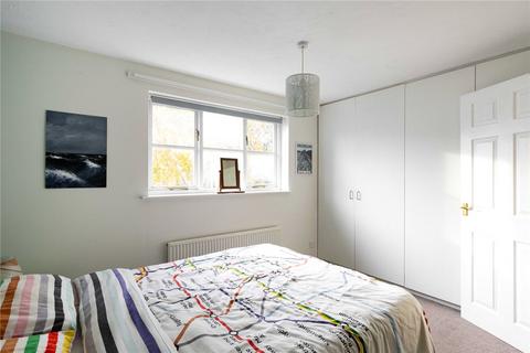 27 Speldhurst Road, London, E9 7EH