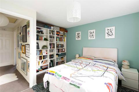 27 Speldhurst Road, London, E9 7EH