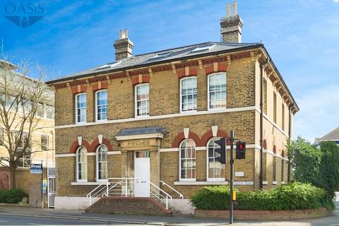 1 bedroom apartment for sale, London Road, Surrey TW18