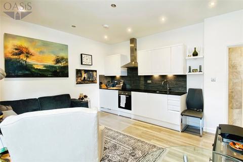 1 bedroom apartment for sale, London Road, Surrey TW18