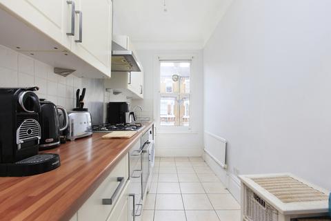 2 bedroom terraced house to rent, Tremadoc Road, London SW4