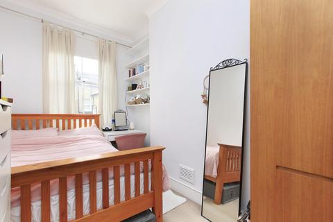 2 bedroom terraced house to rent, Tremadoc Road, London SW4