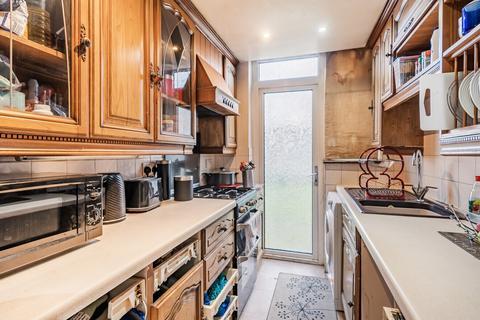 3 bedroom semi-detached house for sale, Manor Way, Mitcham CR4