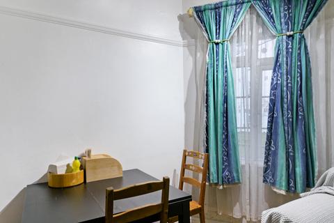 1 The Holt, Morden, SM4 5AP