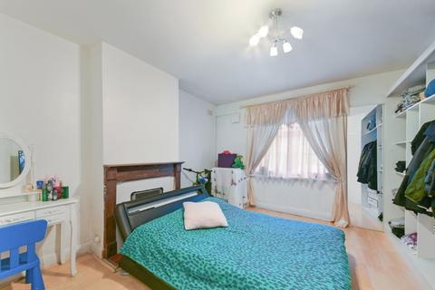 1 The Holt, Morden, SM4 5AP