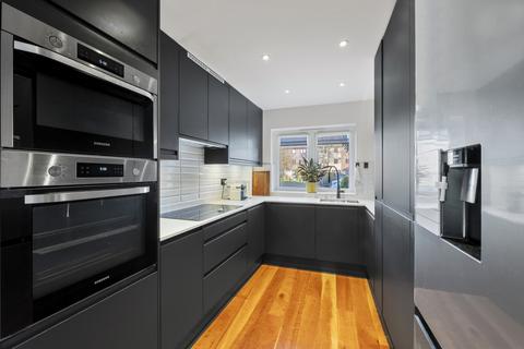 39 Coniston Close, London, SW20 9NJ