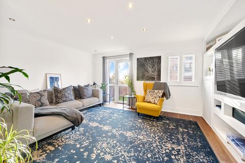 39 Coniston Close, London, SW20 9NJ