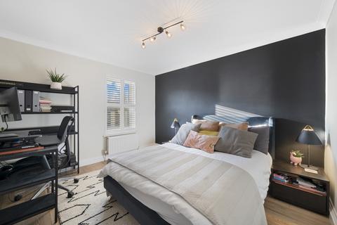39 Coniston Close, London, SW20 9NJ