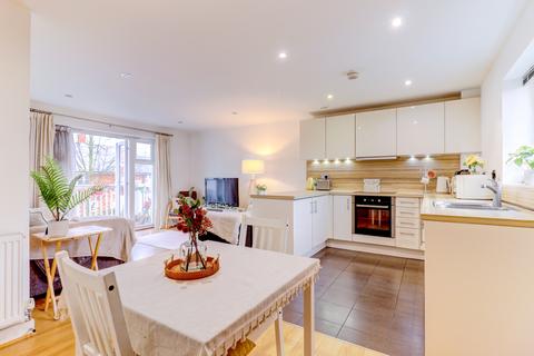 2 bedroom apartment for sale, Chequers Avenue, Buckinghamshire HP11