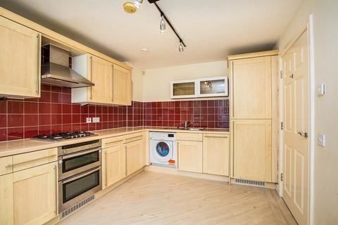 3 bedroom terraced house to rent, Charlotte Close, West Yorkshire HX1