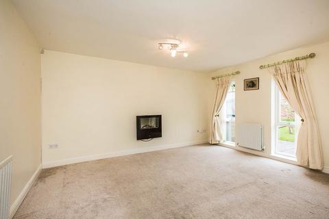 3 bedroom terraced house to rent, Charlotte Close, West Yorkshire HX1