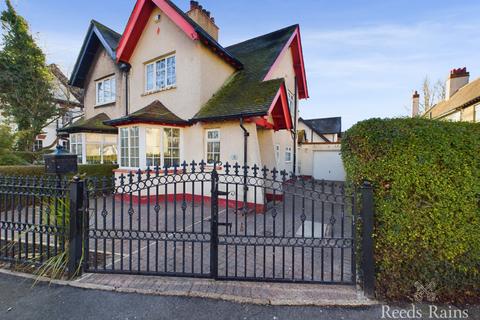 2 bedroom semi-detached house for sale, Lime Tree Avenue, East Riding of Yorkshire HU8