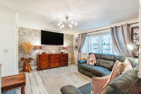 3 bedroom end of terrace house for sale, Buttercup Lane, Wakefield WF3