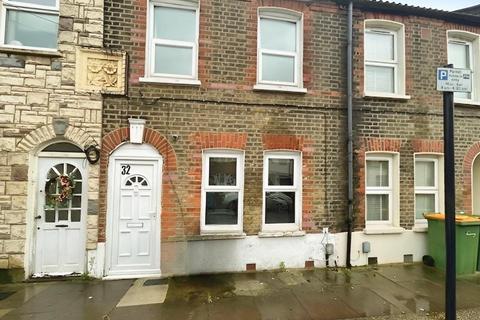 3 bedroom terraced house to rent, Helena Road, London E13