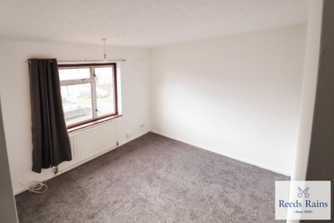 3 bedroom terraced house for sale, Kingston Hill Avenue, Romford RM6