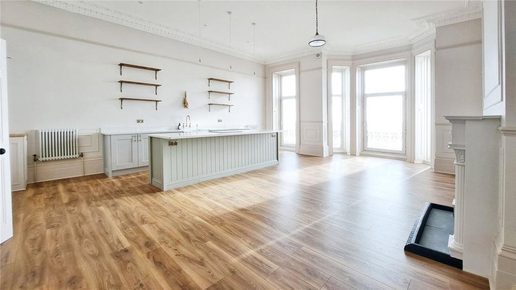 Living Room/Kitchen