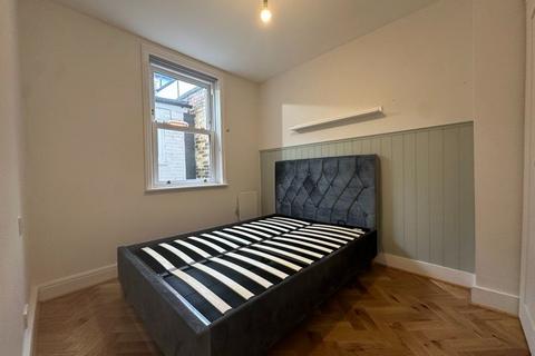 1 bedroom flat to rent, Princes Road, London