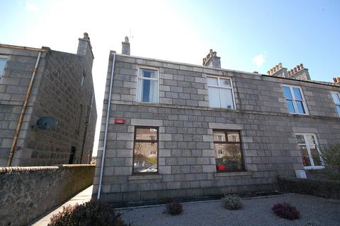 4 bedroom flat to rent, Irvine Place, West End, Aberdeen, AB10