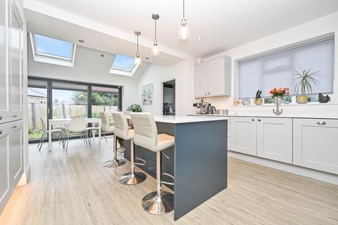 6 Park Crescent, Guiseley, Leeds, LS20 8EL