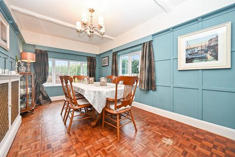 6 Park Crescent, Guiseley, Leeds, LS20 8EL