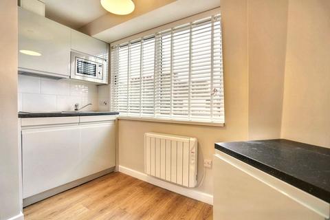 Studio to rent, Queen Anne Road, Coronet House, ME14