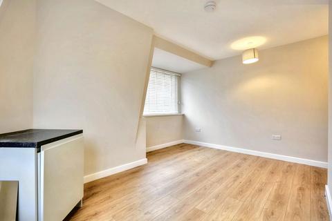 Studio to rent, Queen Anne Road, Coronet House, ME14