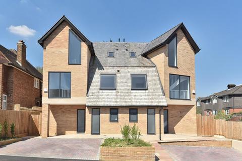 28 High View Close, London, SE19 2DS