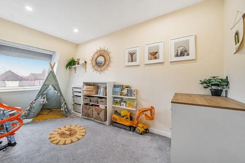 28 High View Close, London, SE19 2DS