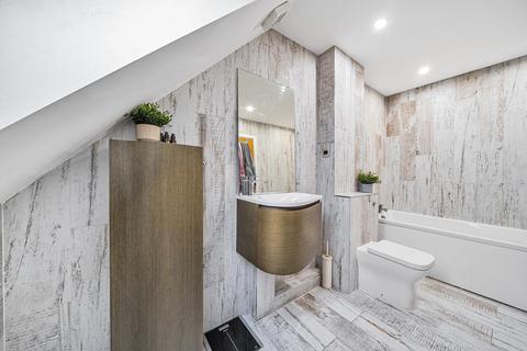 28 High View Close, London, SE19 2DS