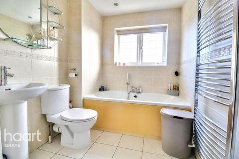 5 Camden Road, Chafford Hundred, Grays, RM16 6PY