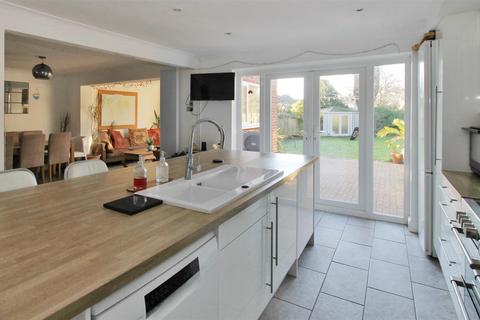 4 bedroom detached house for sale, Garden Close, Hayling Island PO11