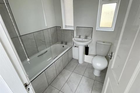 3 bedroom semi-detached house for sale, London Road, Trelawnyd