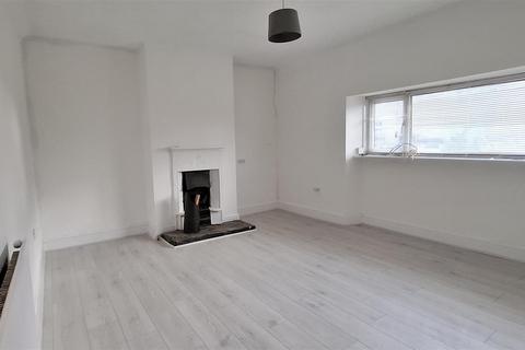3 bedroom semi-detached house for sale, London Road, Trelawnyd