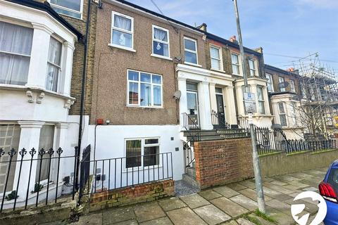 1 bedroom house to rent, Elmdene Road, London, SE18