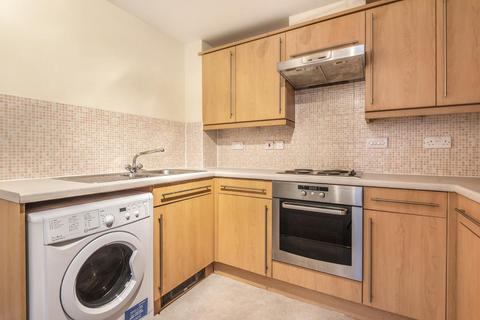 1 bedroom flat for sale, Woking,  Surrey,  GU21