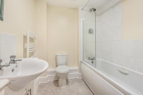 1 bedroom flat for sale, Woking,  Surrey,  GU21